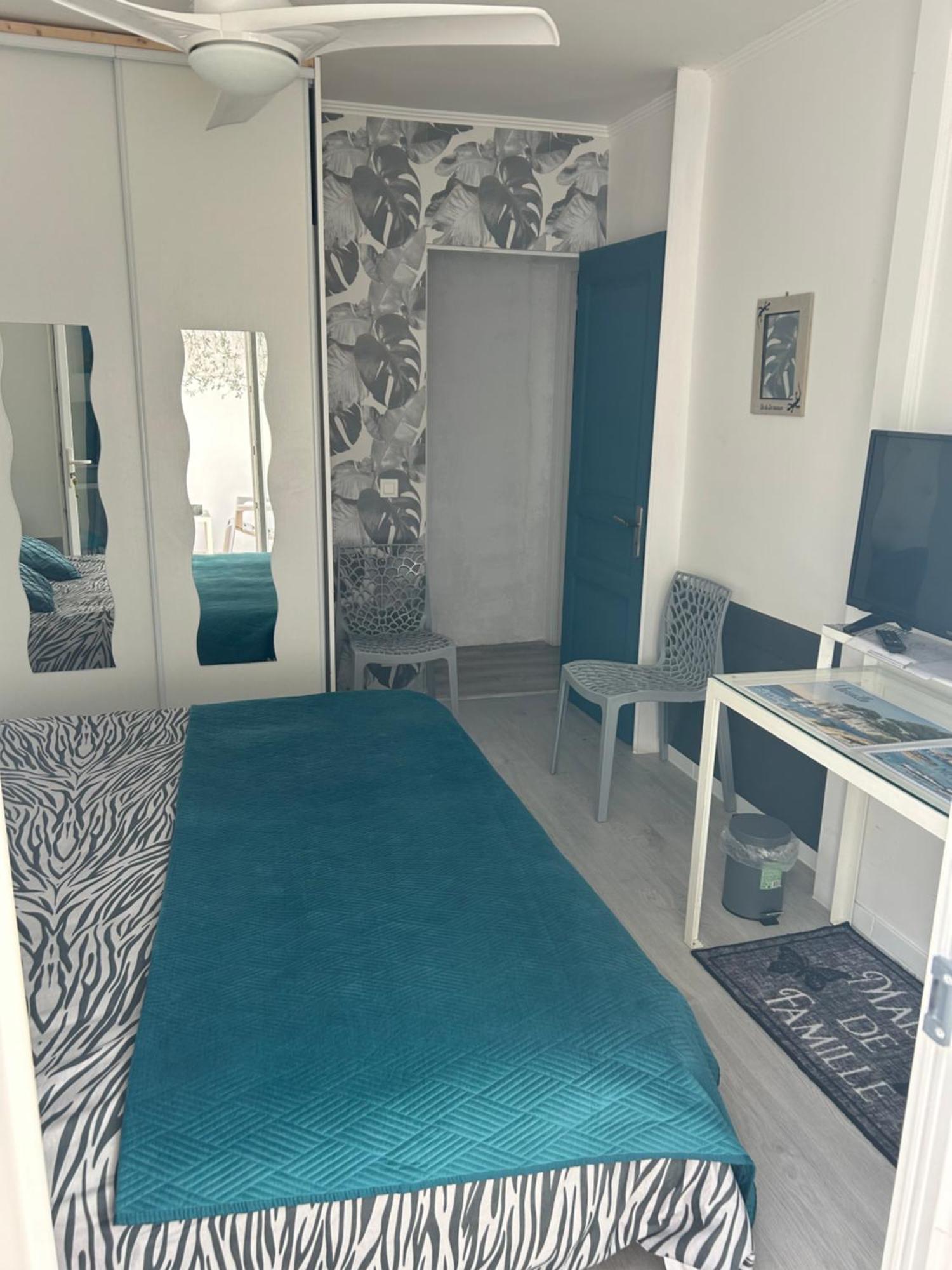 D'hotes Les Oliviers - Bed & Breakfast Marignane